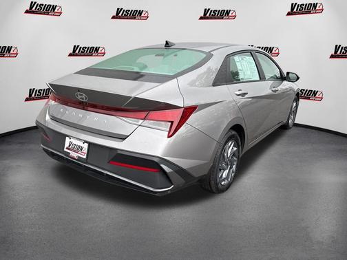Fluid Metal 2024 Hyundai ELANTRA SEL