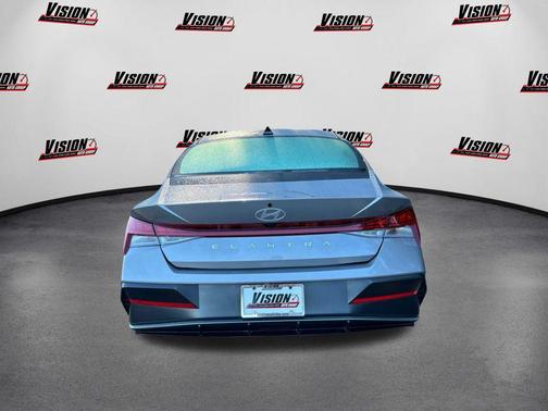 2025 Hyundai ELANTRA SEL