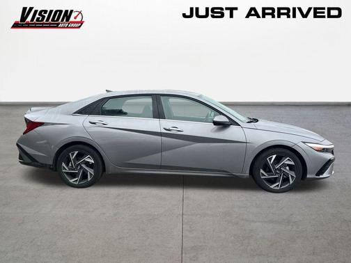 2025 Hyundai ELANTRA SEL
