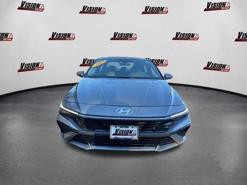 2025 Hyundai ELANTRA SEL