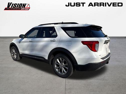 White Metallic 2022 Ford Explorer XLT