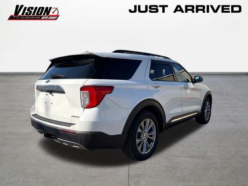 White Metallic 2022 Ford Explorer XLT