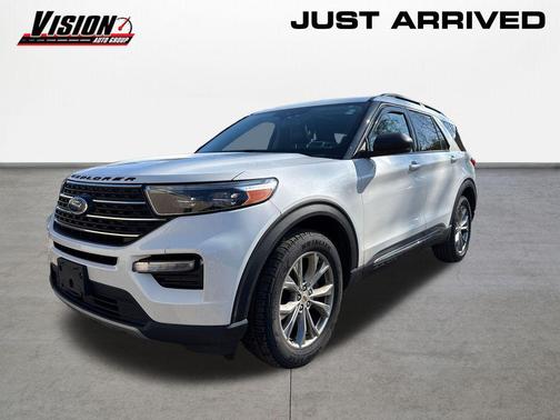 White Metallic 2022 Ford Explorer XLT