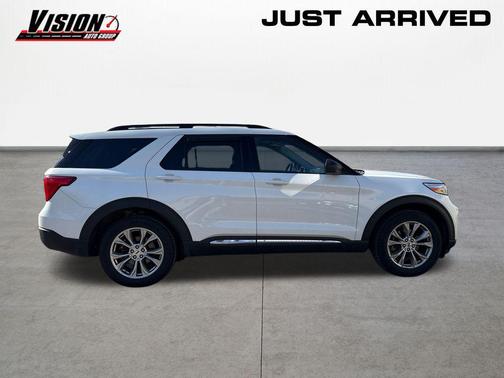 White Metallic 2022 Ford Explorer XLT