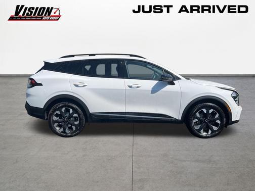 Glacial White Pearl 2023 Kia Sportage X-Line