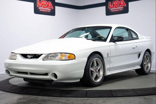Crystal White Clearcoat 1995 Ford Mustang Base