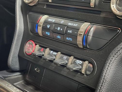 Wimbledon White Paint w Guardsman Blue Stripes 2020 Ford Shelby GT350R Base