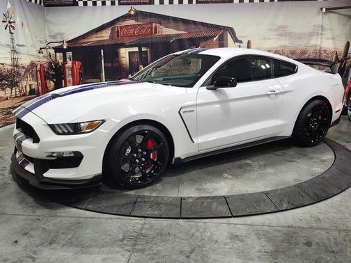 2016 Ford Shelby GT350R Base
