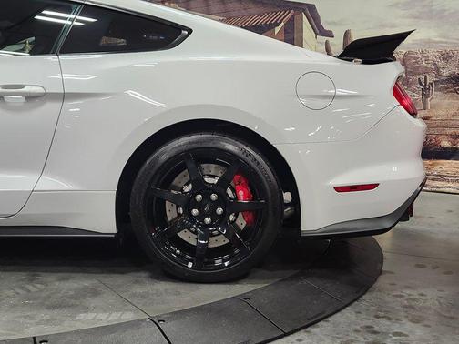 2016 Ford Shelby GT350R Base
