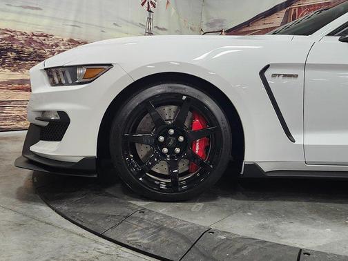 2016 Ford Shelby GT350R Base