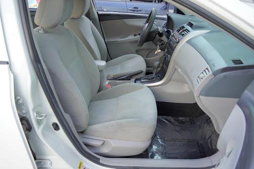 Super White 2013 Toyota Corolla LE