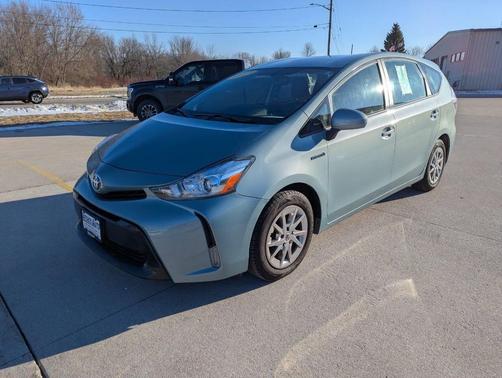 2017 Toyota Prius v Four