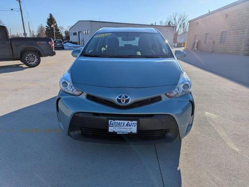 2017 Toyota Prius v Four