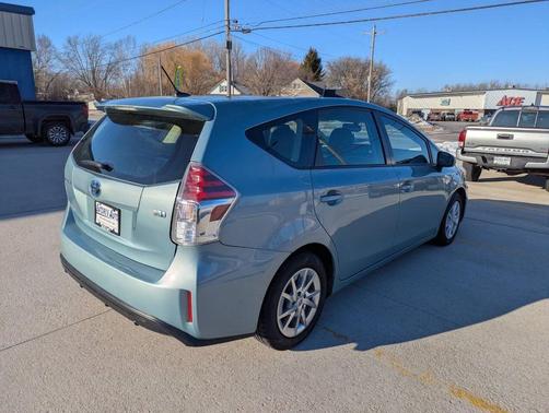2017 Toyota Prius v Four