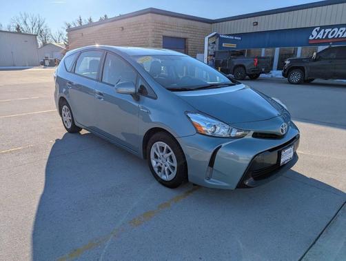 2017 Toyota Prius v Four