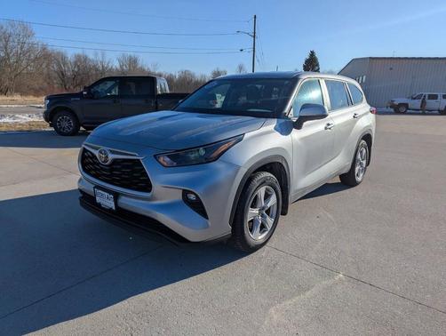 2024 Toyota Highlander LE