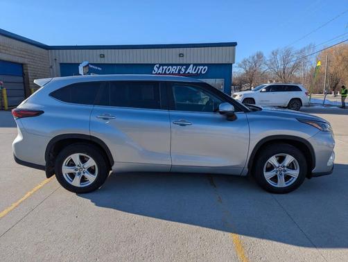 2024 Toyota Highlander LE