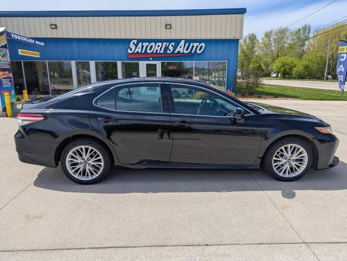 Midnight Black Metallic 2018 Toyota Camry XLE