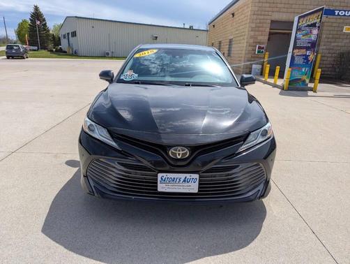 Midnight Black Metallic 2018 Toyota Camry XLE