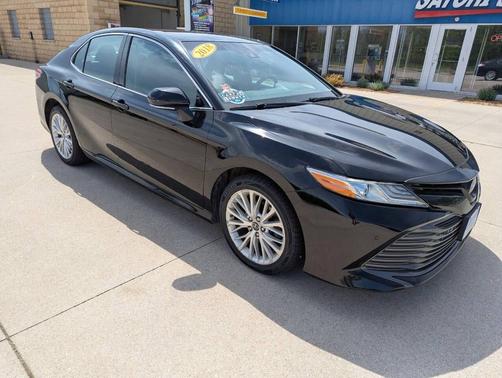 Midnight Black Metallic 2018 Toyota Camry XLE