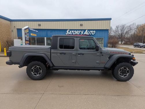 Sting-Gray Clearcoat 2022 Jeep Gladiator Mojave 4x4