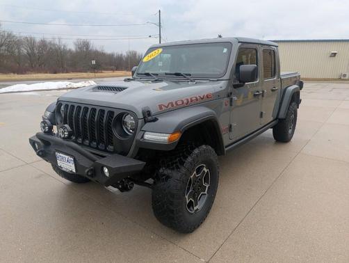 Sting-Gray Clearcoat 2022 Jeep Gladiator Mojave 4x4