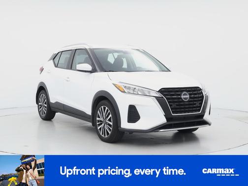 White 2022 Nissan Kicks SV