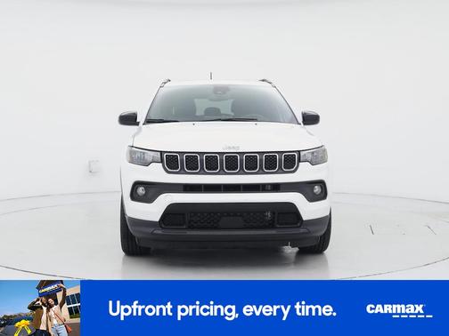 White 2023 Jeep Compass Latitude