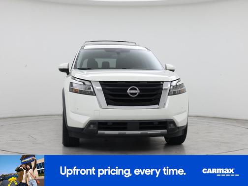 White 2022 Nissan Pathfinder Platinum