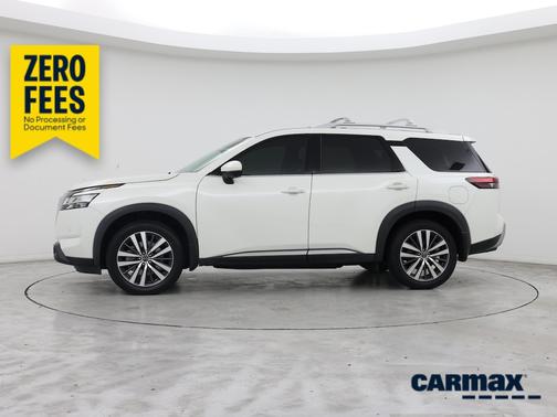 White 2022 Nissan Pathfinder Platinum