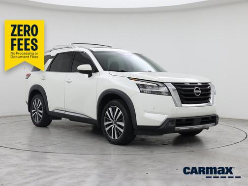 White 2022 Nissan Pathfinder Platinum