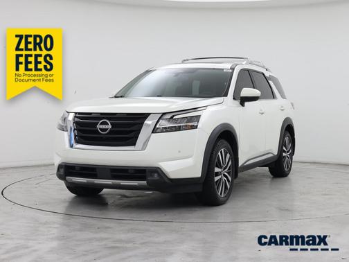 White 2022 Nissan Pathfinder Platinum