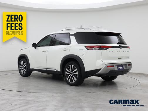 White 2022 Nissan Pathfinder Platinum