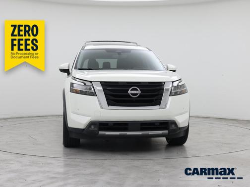 White 2022 Nissan Pathfinder Platinum