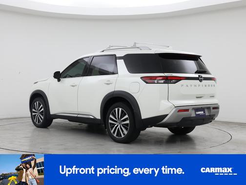 White 2022 Nissan Pathfinder Platinum