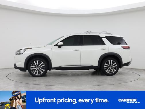 White 2022 Nissan Pathfinder Platinum