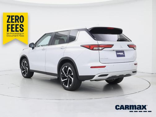 White 2023 Mitsubishi Outlander SE