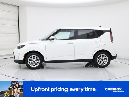 White 2025 Kia Soul LX