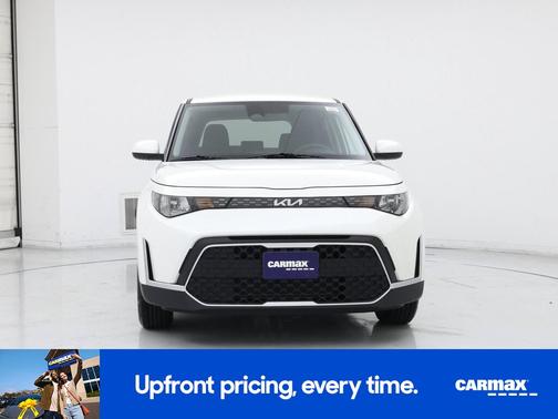 White 2025 Kia Soul LX