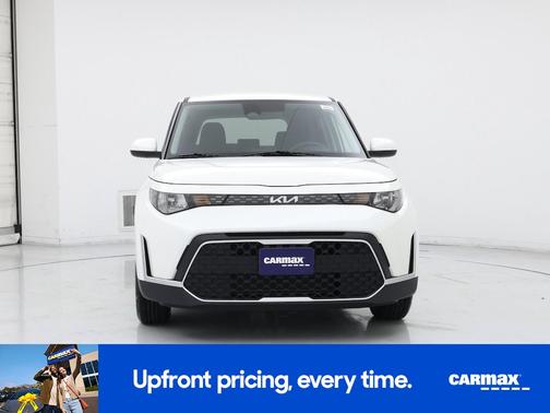 White 2025 Kia Soul LX