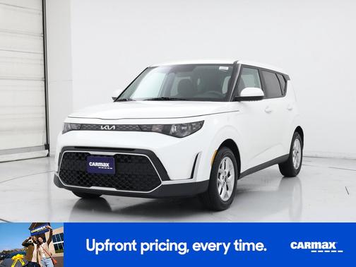 White 2025 Kia Soul LX