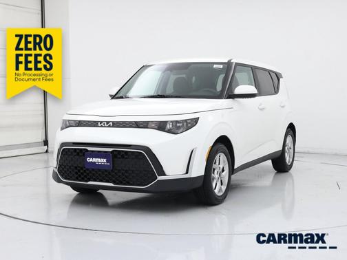 White 2025 Kia Soul LX