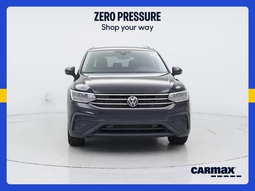 Black 2022 Volkswagen Tiguan SE
