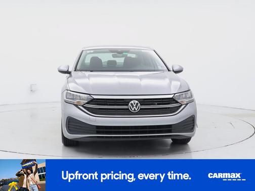 Gray 2022 Volkswagen Jetta SE