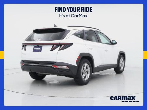White 2022 Hyundai TUCSON SEL