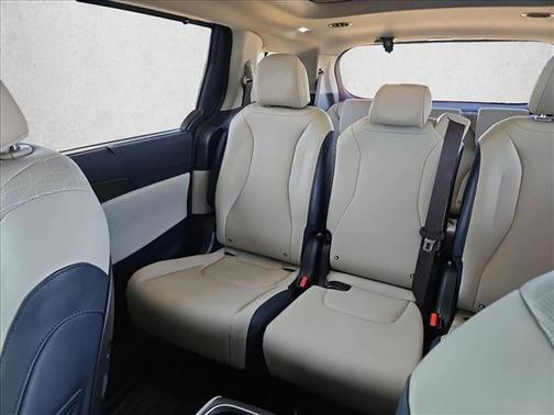 Ceramic Silver 2026 Kia Carnival SX