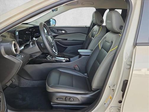 White Sands 2026 Chevrolet Trax FWD ACTIV
