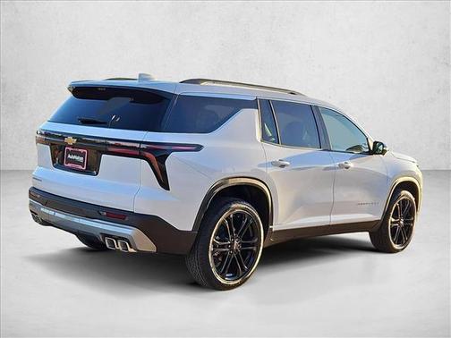 Summit White 2026 Chevrolet Traverse LT
