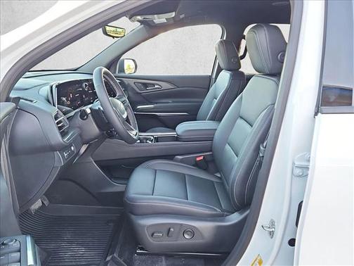 Summit White 2026 Chevrolet Traverse LT