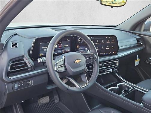 Summit White 2026 Chevrolet Traverse LT